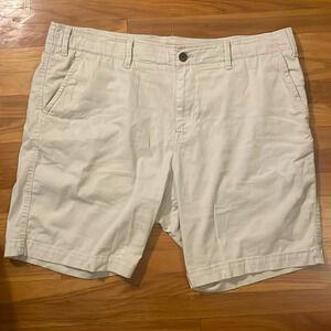 LUCKY BRAND size 40 light tan cargo shorts